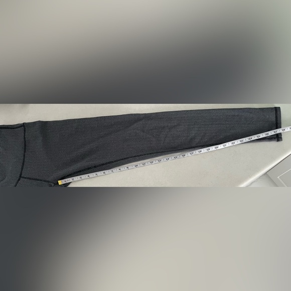 Kyodan/ High waisted leggings/ Herringbone pattern/ Black & white/ Size US S - Picture 9 of 11